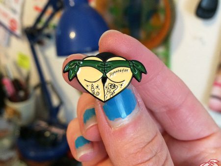 Green Scrunch Butt Heart Enamel Pin Online Hot Sale